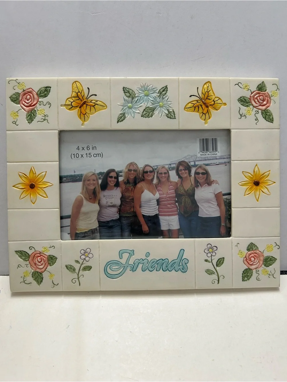 Vintage Photo Frame Friends Floral & Butterfly Carved Design 4 x 6”